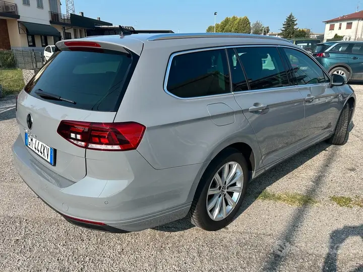 Volkswagen Passat 2022 photo 5