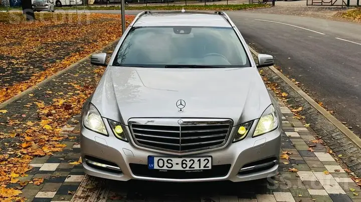 Mercedes-Benz E220 2011 photo 2