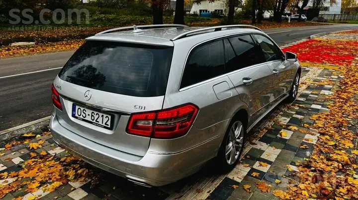 Mercedes-Benz E220 2011 photo 4