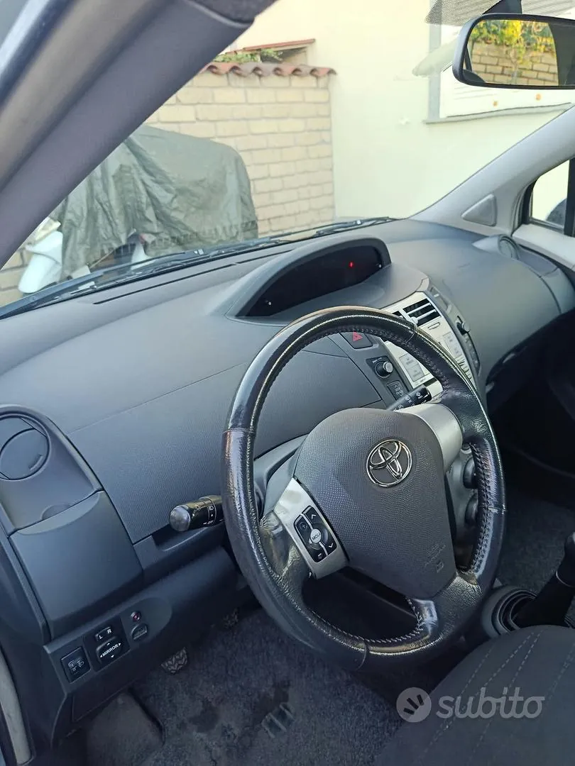 Toyota Yaris 2006 photo 4