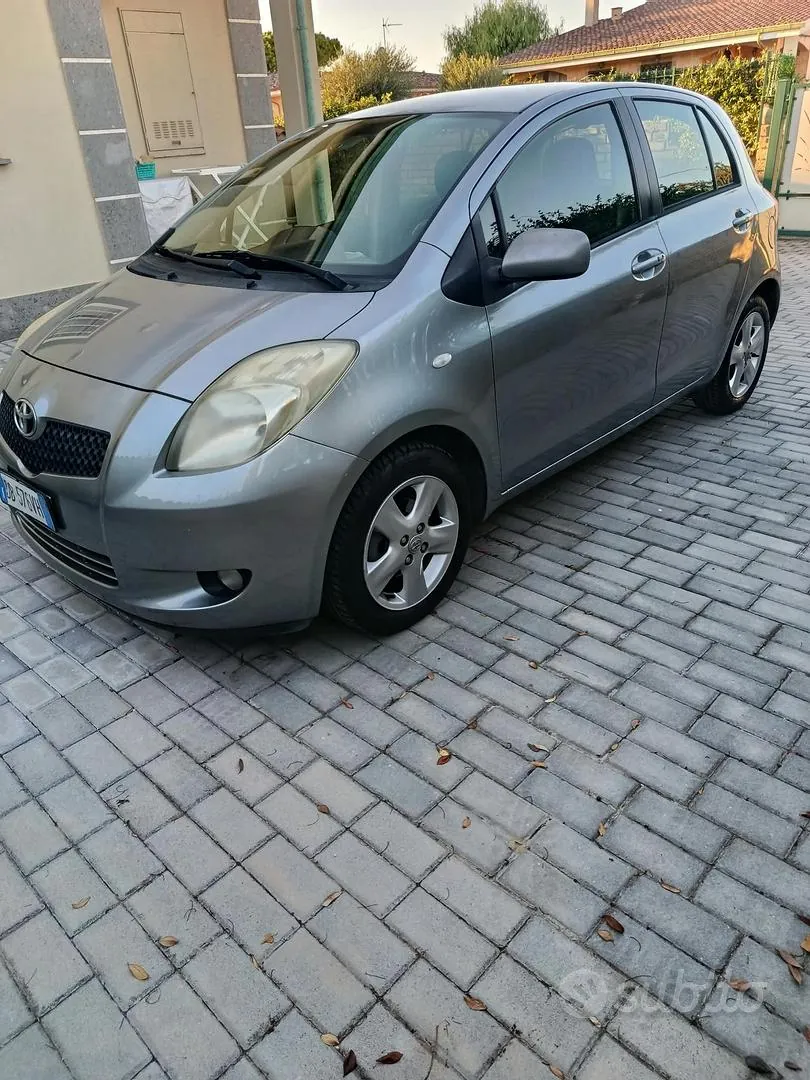 Toyota Yaris 2006 photo 2