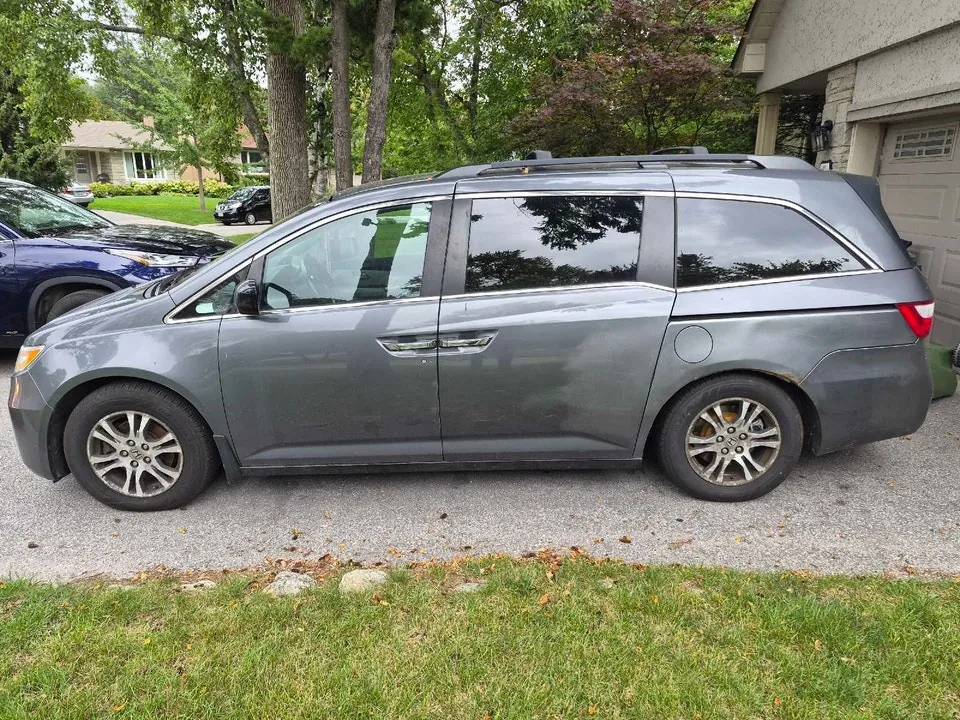 Honda Odyssey 2011 photo 3
