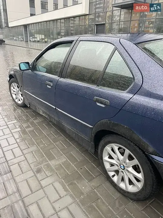 BMW 3 Series 1992 photo 4