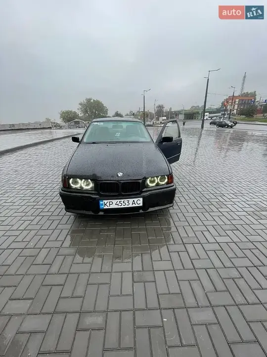 BMW 3 Series 1992 photo 2