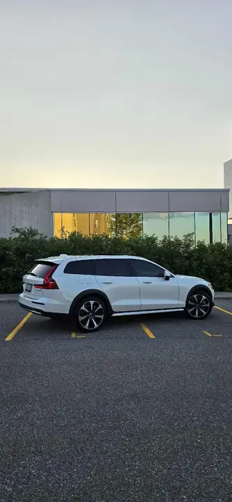 Volvo V60 Cross Country 2024 photo 2