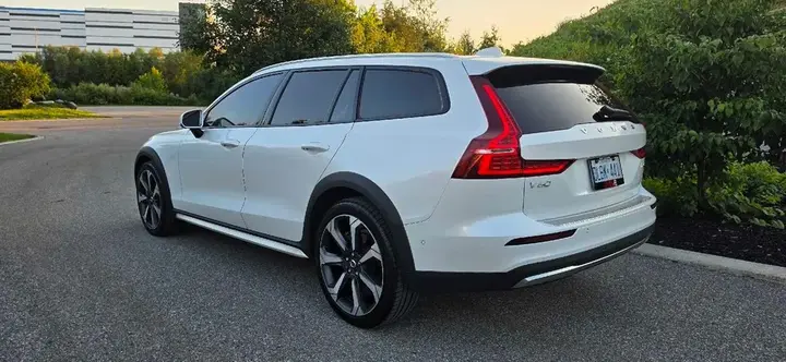 Volvo V60 Cross Country 2024 photo 4