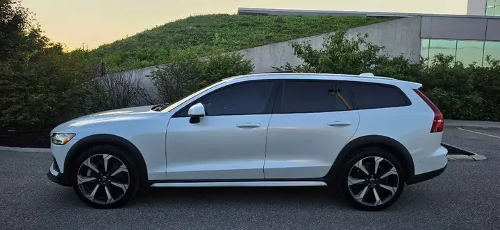 Volvo V60 Cross Country 2024 photo 5