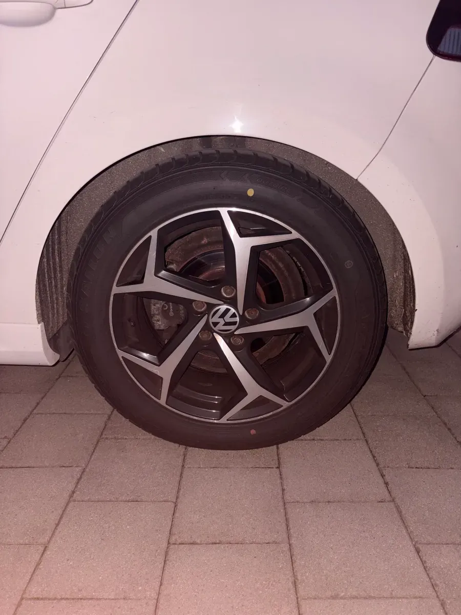 Volkswagen Golf 2010 photo 2