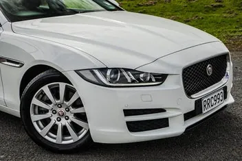 Jaguar Xe 2016 photo 4