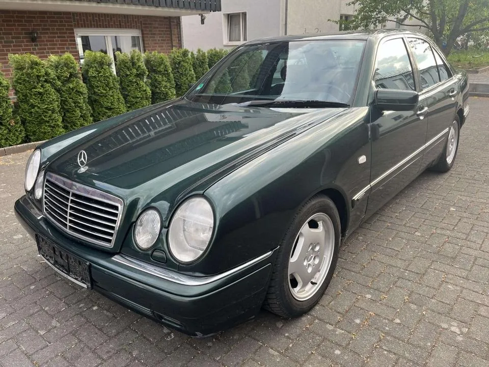 Mercedes-Benz E 240
