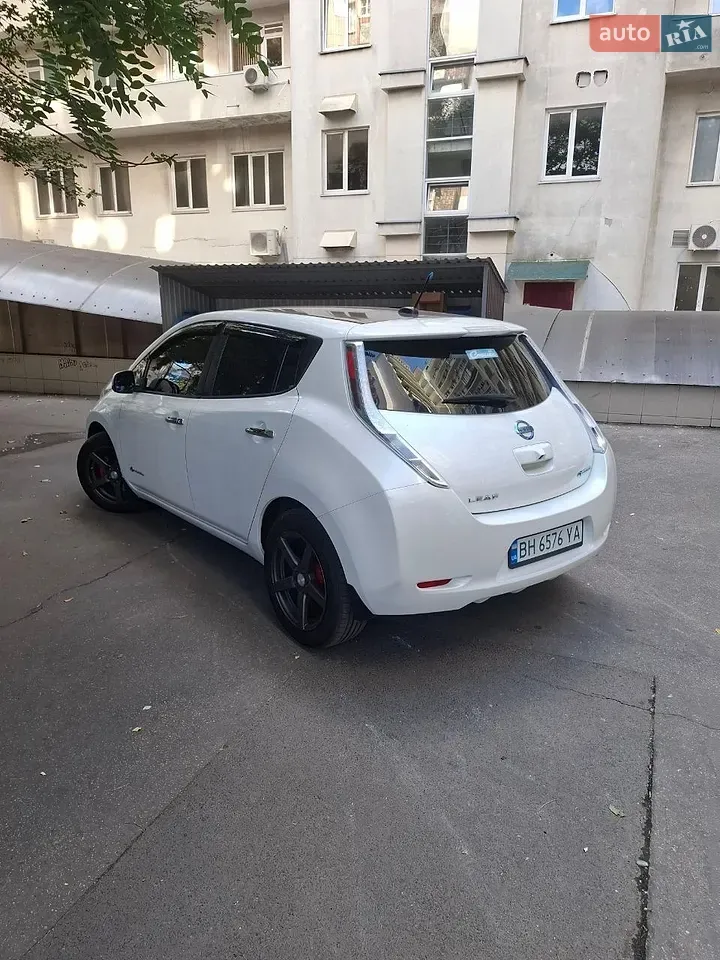 Nissan Leaf 2013 photo 2