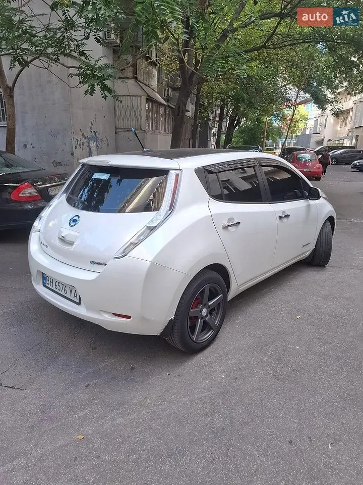 Nissan Leaf 2013 photo 4