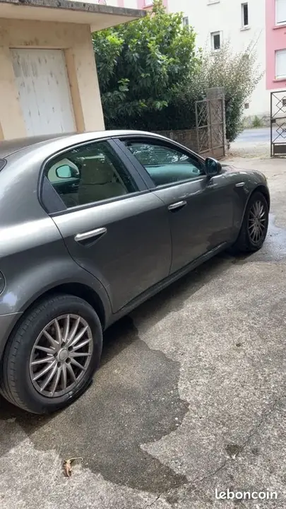 Alfa Romeo 159 2008 photo 3