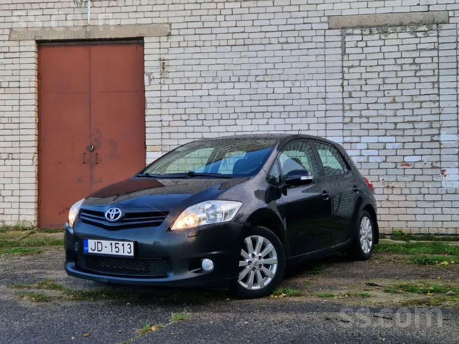 Toyota Auris 2012 photo 2