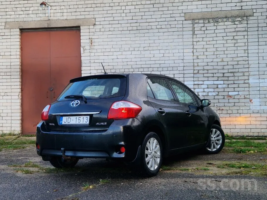 Toyota Auris 2012 photo 3