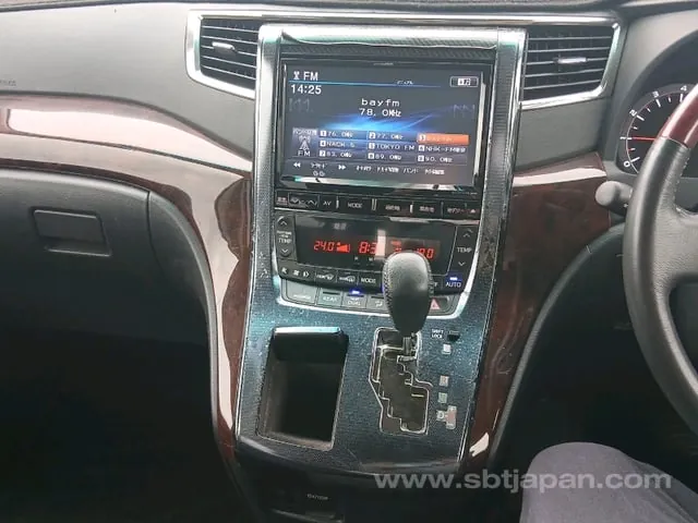 Toyota Alphard 2008 photo 4