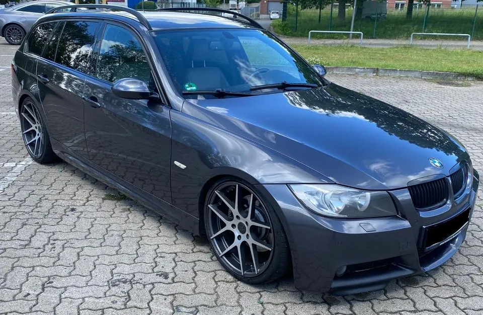 BMW 330I