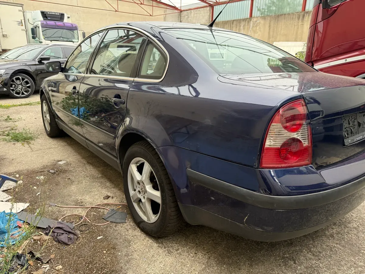 Volkswagen Passat 2003 photo 3