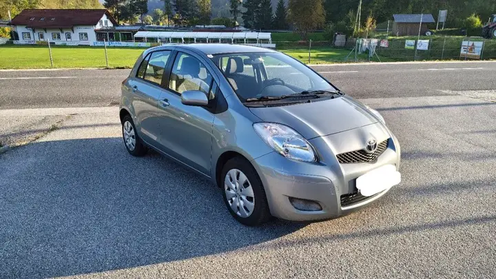Toyota Yaris 2010 photo 2