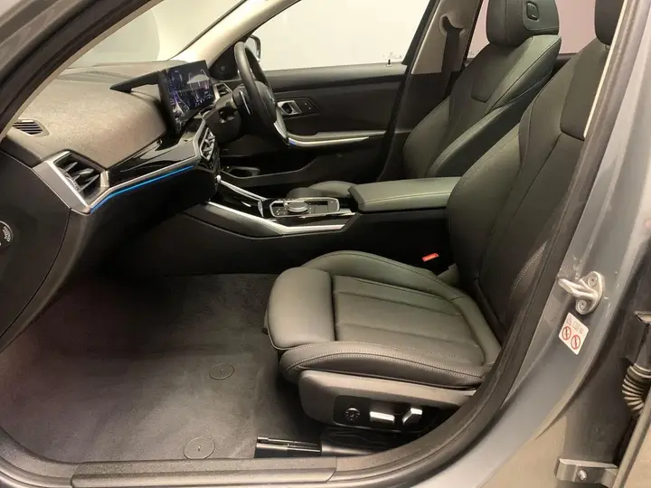 BMW 3 Series 2023 photo 4