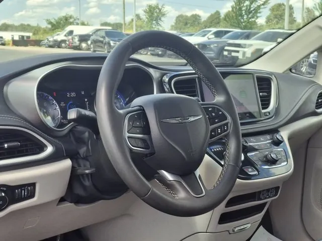 Chrysler Pacifica 2023 photo 2