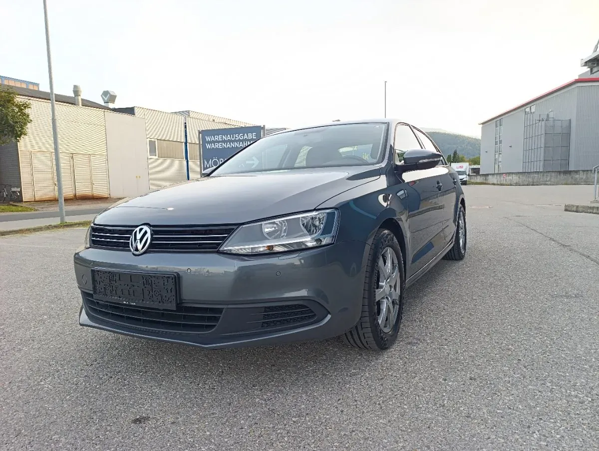Volkswagen Jetta 2011 photo 2