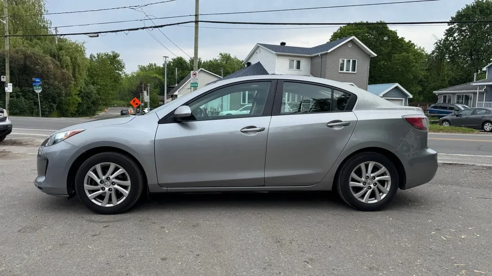 Mazda Mazda3 2012 photo 4