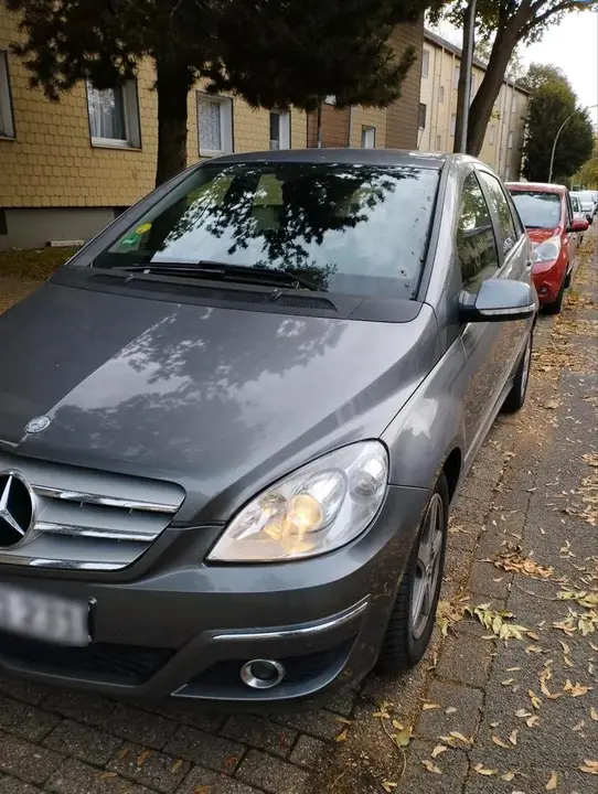 Mercedes-Benz B180