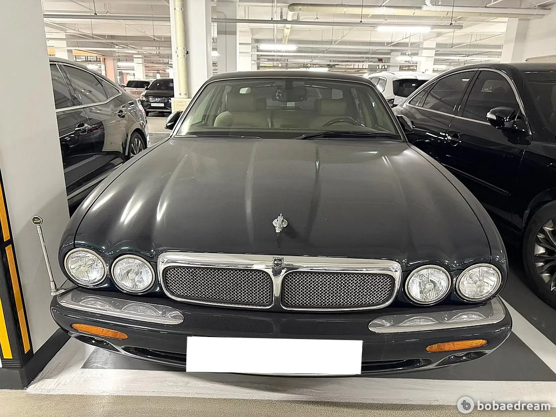 Jaguar Xj8