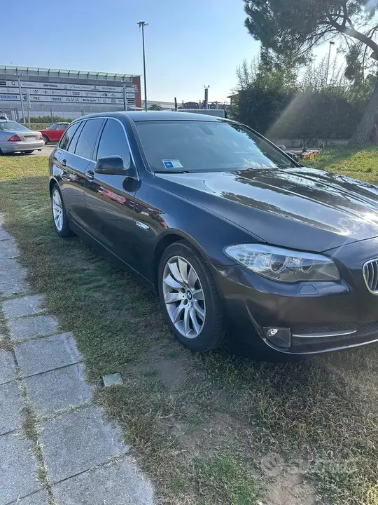 BMW 520 Touring 2010 photo 2