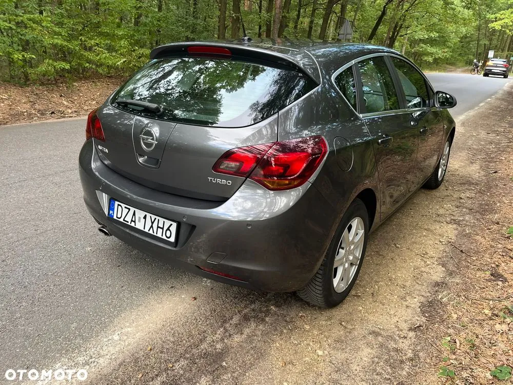 Opel Astra 2010 photo 3