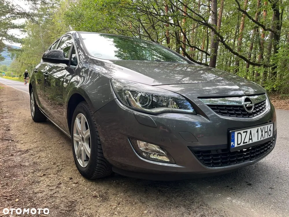 Opel Astra 2010 photo 4