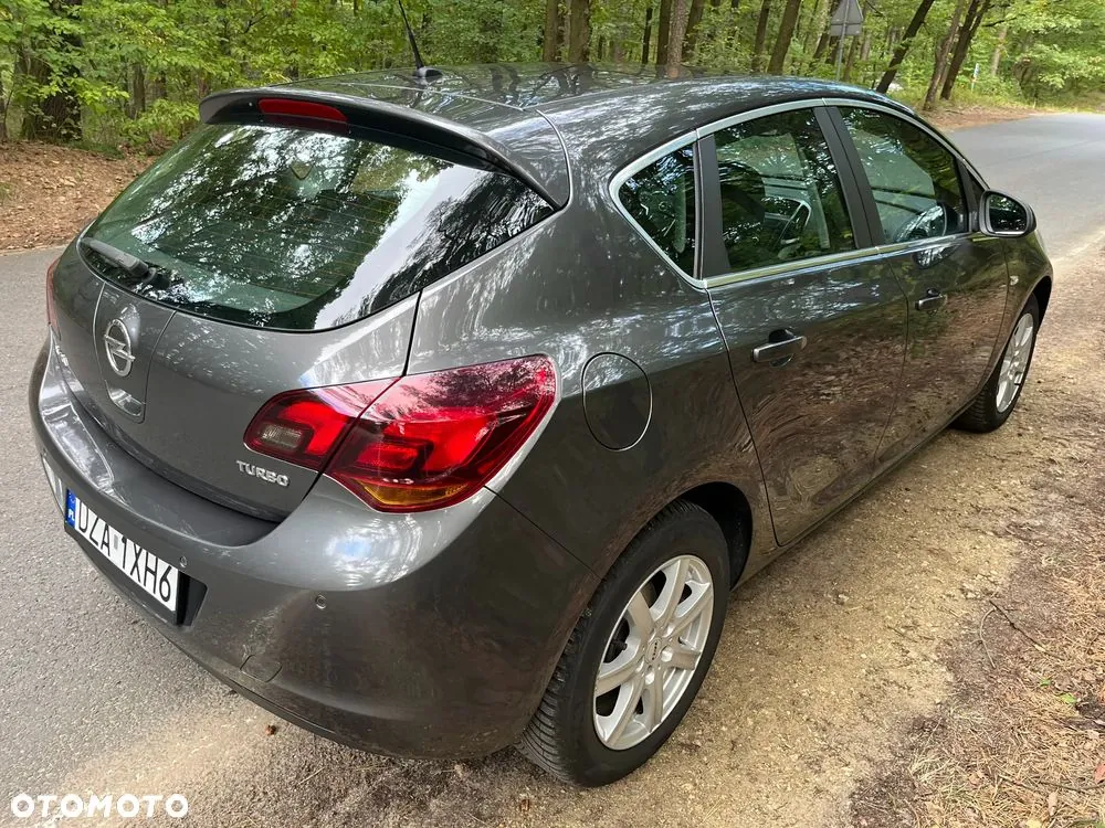 Opel Astra 2010 photo 5