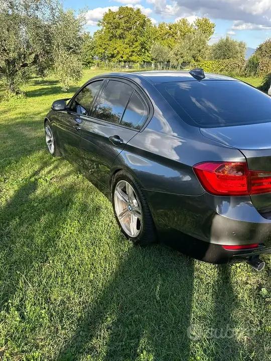 BMW 318D 2012 photo 3