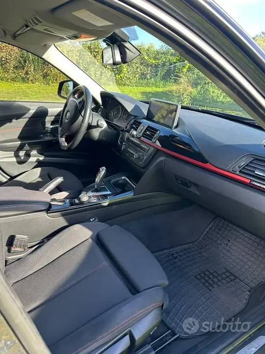 BMW 318D 2012 photo 4