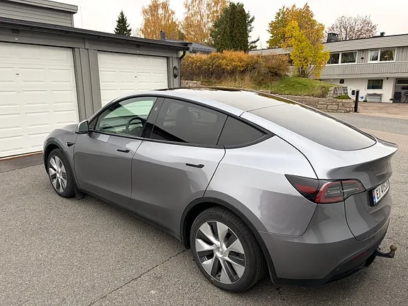 Tesla Model Y 2024 photo 2