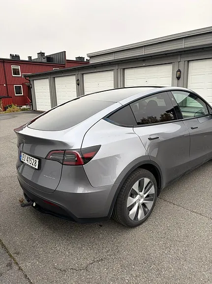 Tesla Model Y 2024 photo 3