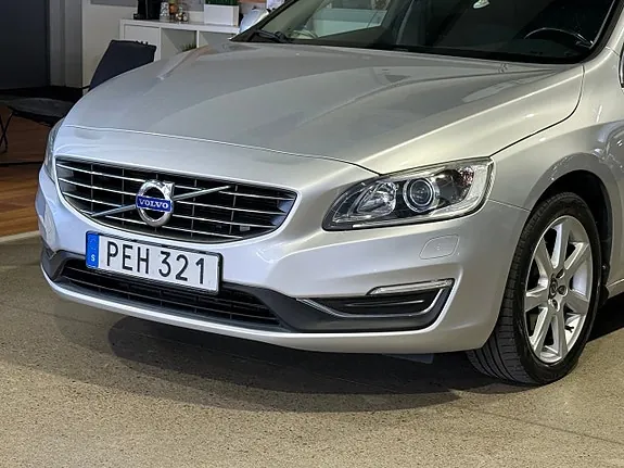 Volvo V60 2017 photo 2