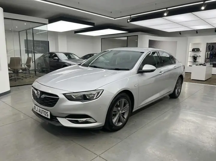Vauxhall Insignia 2017 photo 3