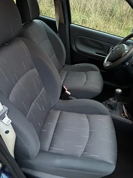 Renault Clio 2005 photo 2