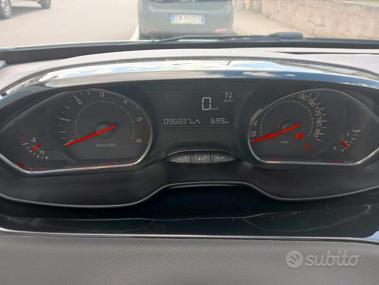 Peugeot 208 2013 photo 5