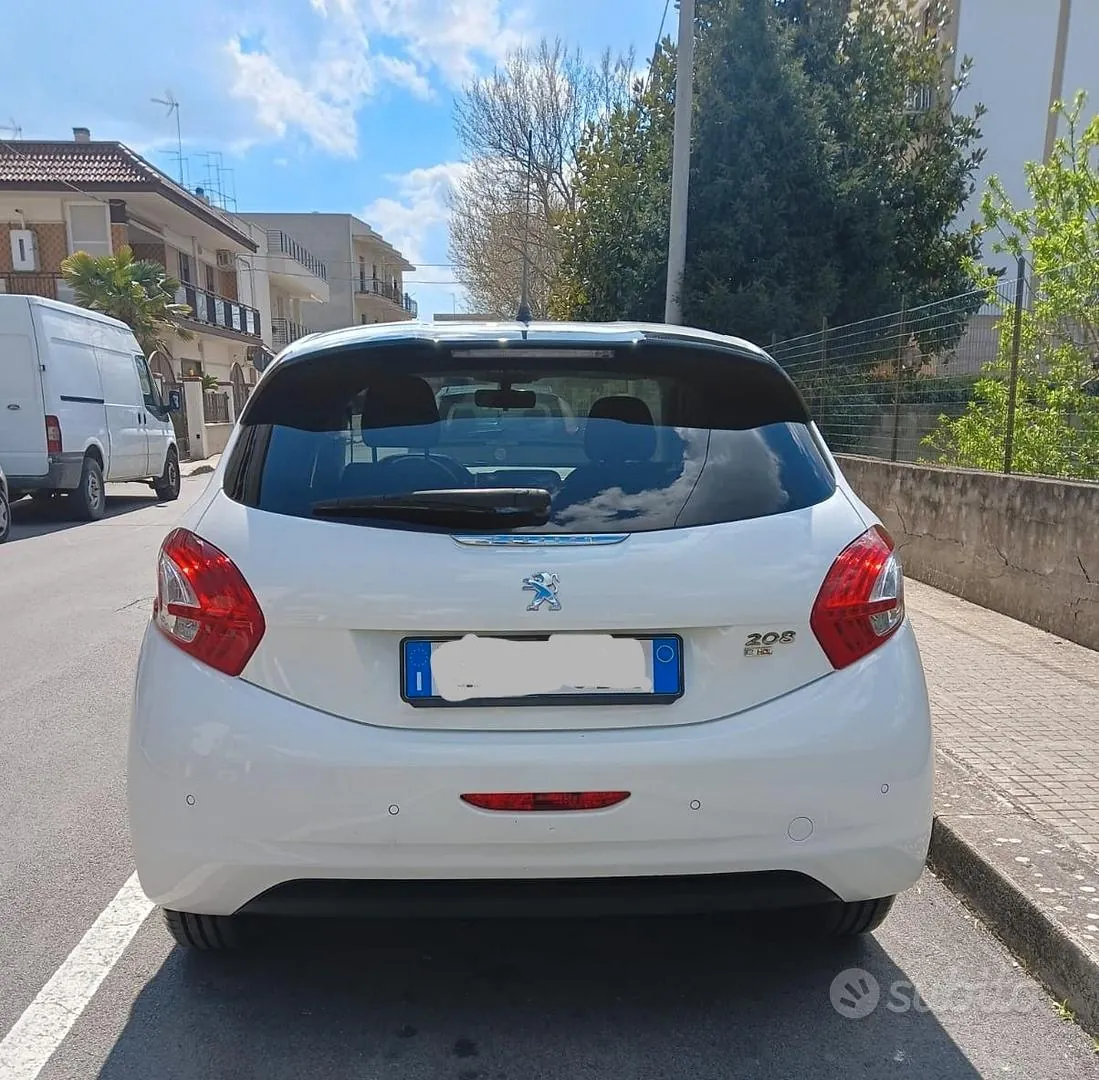 Peugeot 208 2013 photo 4