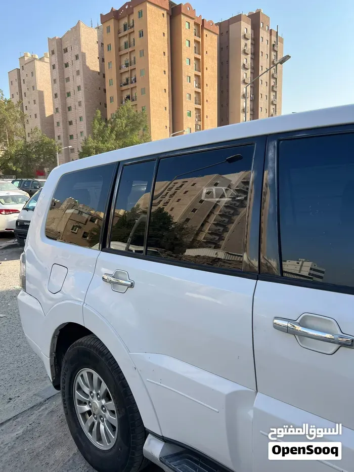 Mitsubishi Pajero 2012 photo 4