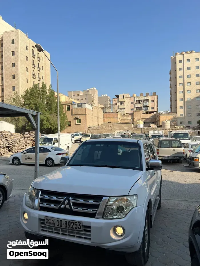 Mitsubishi Pajero 2012 photo 3