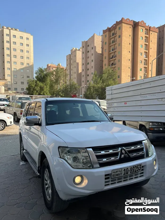 Mitsubishi Pajero 2012 photo 2
