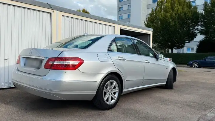 Mercedes-Benz E 200