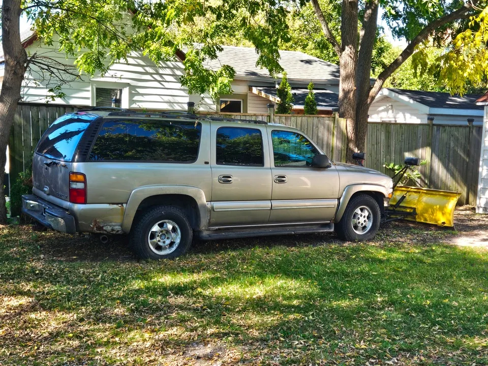 Chevrolet Suburban 2004 photo 2