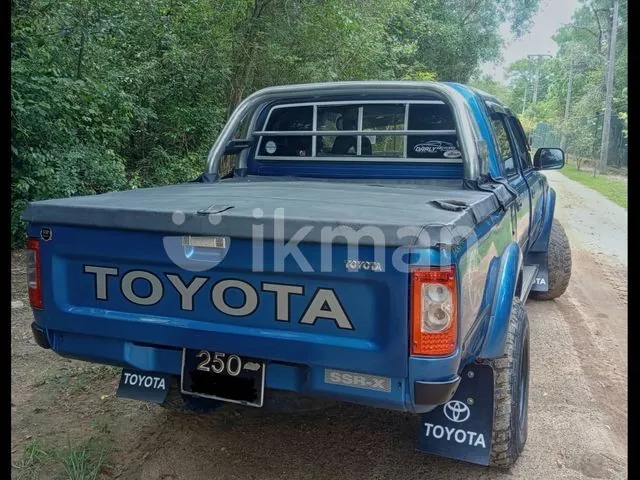 Toyota Hilux 1992 photo 3