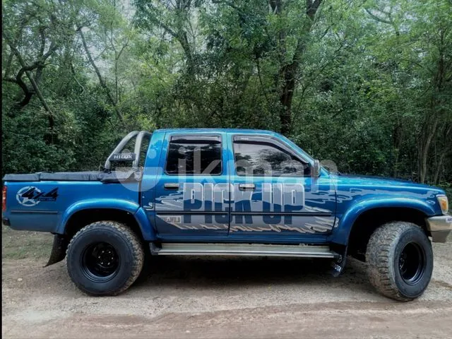 Toyota Hilux 1992 photo 2