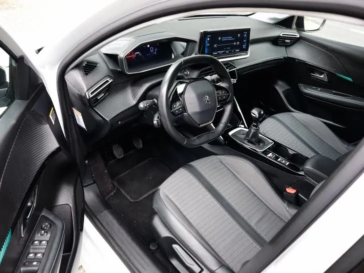 Peugeot 208 2022 photo 3